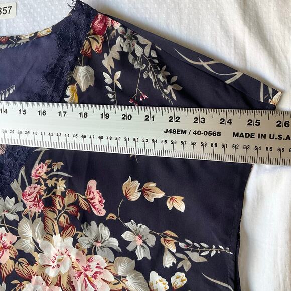 SHEIN Women’s Sleeveless V-neck Semi Sheer Blouse size XL, Floral Blue - Picture 3 of 8